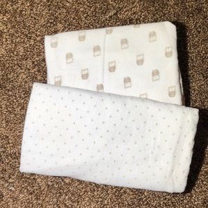 Set of 2 receiving blankets